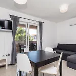 1 Bedroom Lovely Apartment In Mandre
