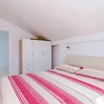 2 Bedroom Cozy Home In Opuzen
