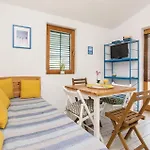 1 Bedroom Amazing Apartment In Maslenica