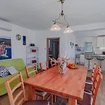 3 Bedroom Lovely Home In Nova
