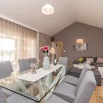 Cozy Home In Kakma With Lake View