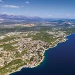 3 Bedroom Cozy Apartment In Maslenica