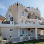 Lovely Apartment In Komarna With House Sea View