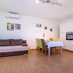 Beautiful Home In Benkovac With Kitchen