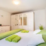 Beautiful Home In Benkovac With Kitchen