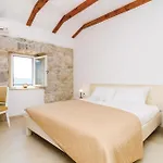 Beautiful Home In Lovorno With Wifi