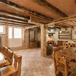 Gorgeous Apartment In Povljana
