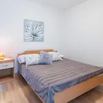 Nice Apartment In Povljana With House Sea View