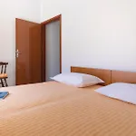 2 Bedroom Lovely Apartment In Komarna