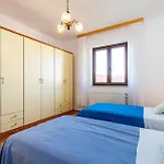 2 Bedroom Cozy Apartment In Zadar