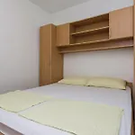 Nice Home In Sv,Petar Na Moru With Kitchen