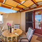 Gorgeous Apartment In Mandre With Kitchen