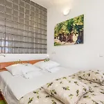 Gorgeous Apartment In Mandre With Kitchen
