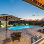 House Oasis Village Villa
