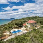 5 Bedroom Gorgeous Home In Verunic