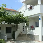 Apartments Let - 5 M From Sea