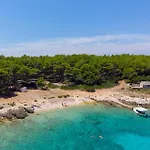 Nice Home In Vela Luka With Kitchen