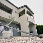 Rafael Apartment