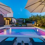 Nice Home In Zdrelac With House Sea View
