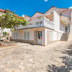 Beautiful Apartment In Sveti Filip I Jakov W/