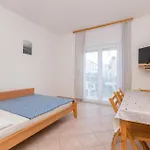 Nice Apartment In Sveti Filip I Jakov W/ 1 Bedrooms