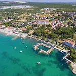 Beach Front Apartment In Sveti Filip I Jakov