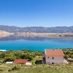 1 Bedroom Stunning Apartment In Bosana