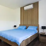 Cozy Home In Prkos With Jacuzzi