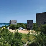 2 Bedroom Awesome Home In Dragove