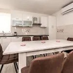 7 Bedroom Awesome Home In Polaca