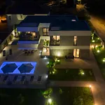 Lovely Home In Zaton With Kitchen