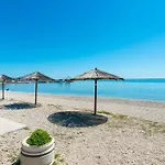 Family Friendly Apartments With A Swimming Pool Vir - 18522