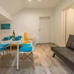 Cozy Apartment In Vir With Wifi