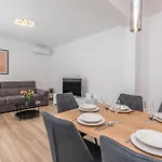 4 Bedroom Lovely Home In Donje Rastane
