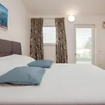 Gorgeous Apartment In Nin With Wifi