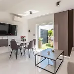 Cozy Home In Sukosan With Kitchen
