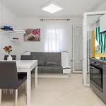 Cozy Apartment In Povljana With Lake View