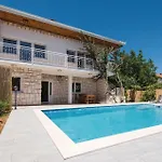 Beautiful Home In Orebic With Kitchen