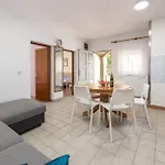 Cozy Apartment In Vir With Kitchen