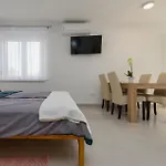 Beautiful Apartment In Bibinje With Wifi