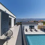 Nice Home In Razanac With Jacuzzi