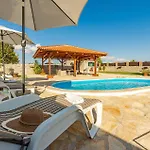 Awesome Home In Zemunik Gornji With Kitchen
