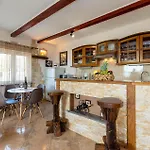 Amazing Apartment In Rovanjska - Jasenice