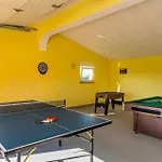 3 Bedroom Cozy Home In Galovac