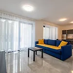 Cozy Apartment In Vir With Wifi