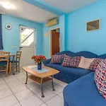 1 Bedroom Awesome Apartment In Turanj