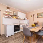Beautiful Home In Pridraga With Wifi