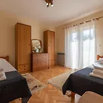 Cozy Apartment In Zadar With Wifi