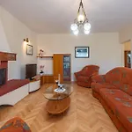 Cozy Apartment In Zadar With Wifi