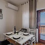 2 Bedroom Nice Apartment In Prigradica